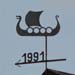 Jahreszahl 1991 und Winkingerboot mit Drachenkopf und Schilden