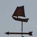Segelschiff mit einem Mast und Pfeil