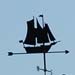Segelschiff mit zwei Masten auf Pfeil